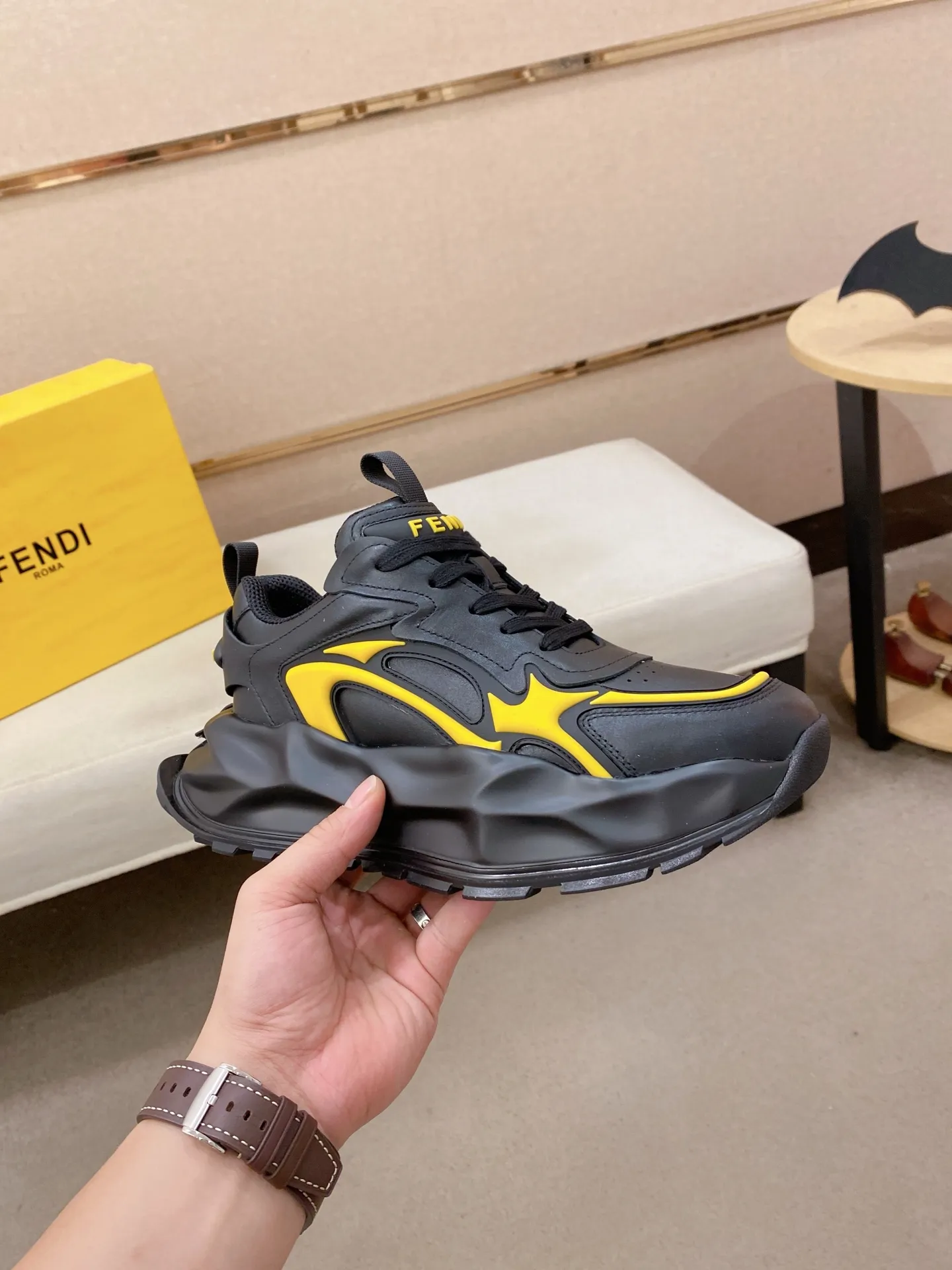 Factory price 580💰 FENDI new model (Fendi) official website 1:1 copy 👊🏻Upper 🇮🇹Imported cowhide🇩🇪Inside imported breathable mesh lining. The original outsole is molded to reflect the identity of every man, and the upper foot is elegant and stable🚶🏻🚶🏻The high-end custom counter original replica📯The shoe last remains unchanged regardless of wind and rain, and can withstand the verification of time🔍️,🔵 Size: 39-45. Can be customized 38-46 non-refundable and non-exchangeable!